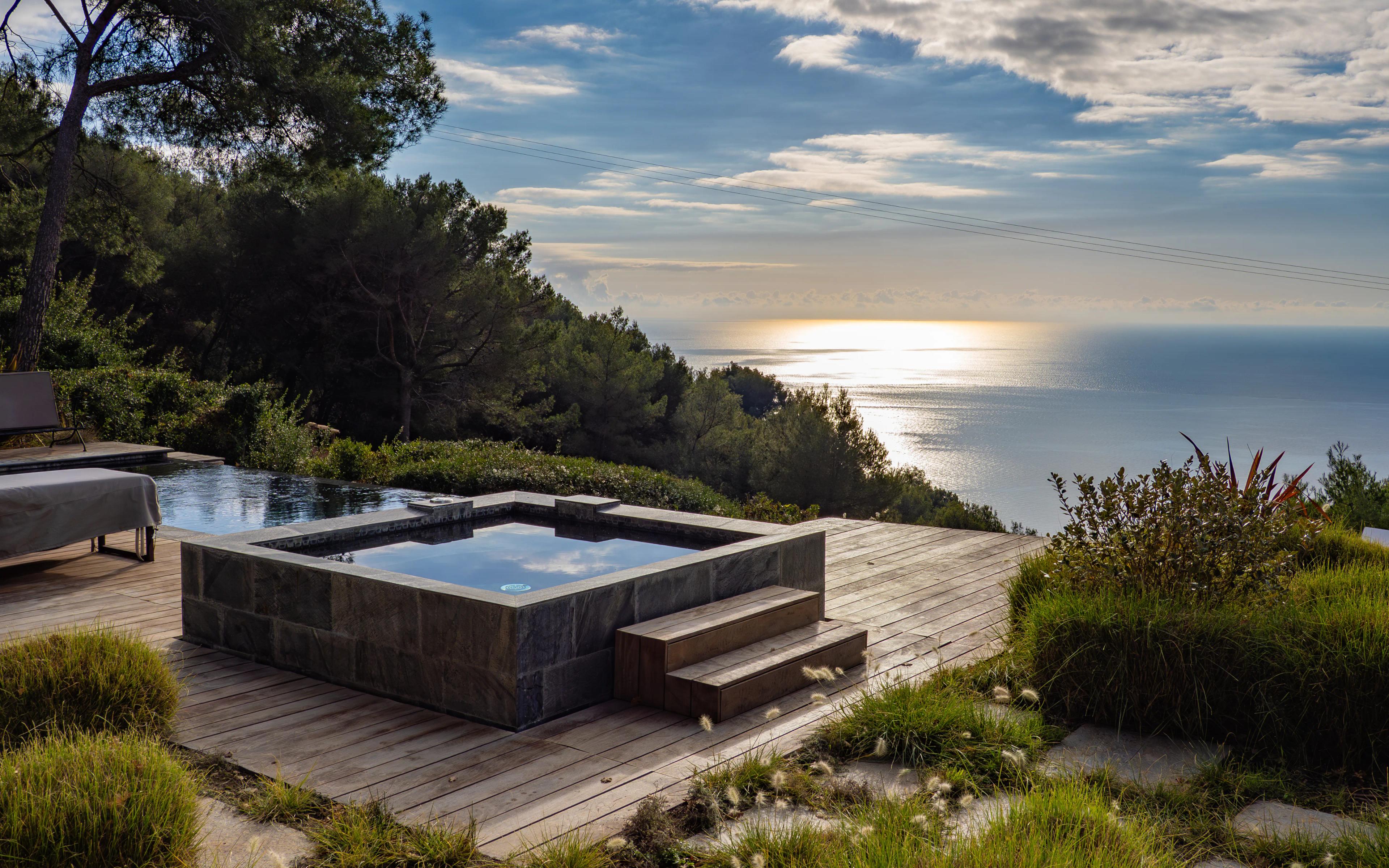 piscine vue sur mer